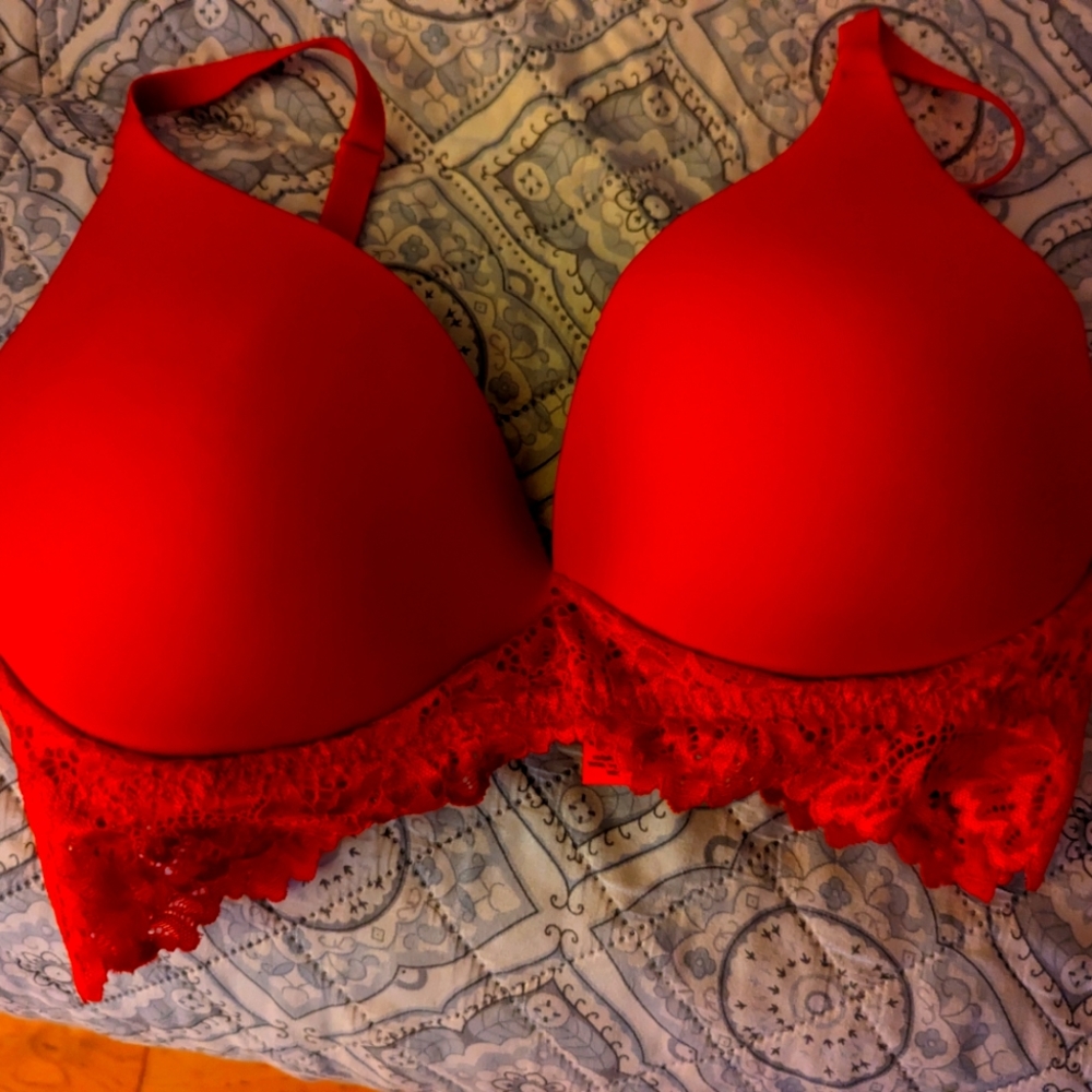 Nwot red le senza 32/34 D/DD